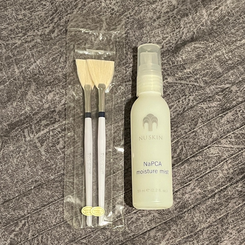 Nu Skin NaPCA Moisture Mist with Brushes